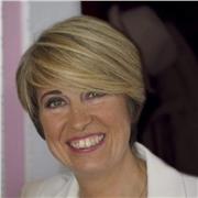 Psicologa offre lezioni di psicologia online e in presenza.